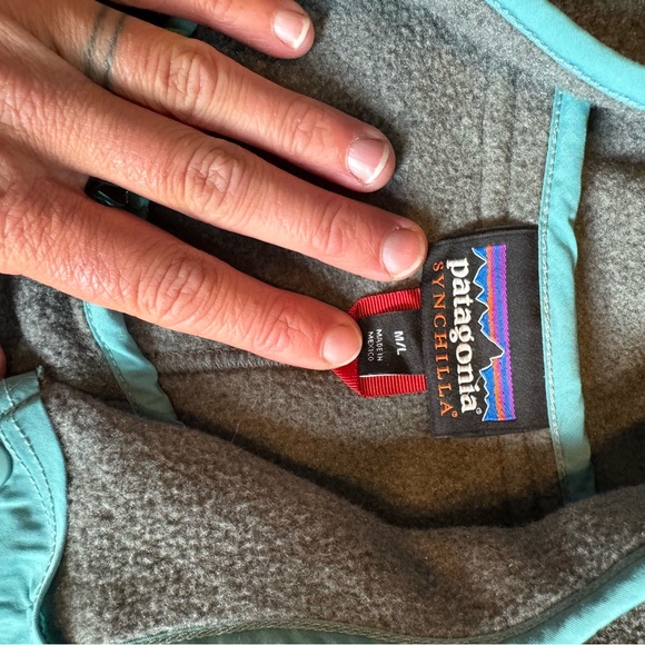 Patagonia Cape - Picture 3 of 4